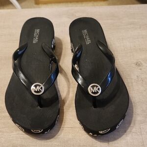 Micheal Kors Platform Flip Flops sz 6
